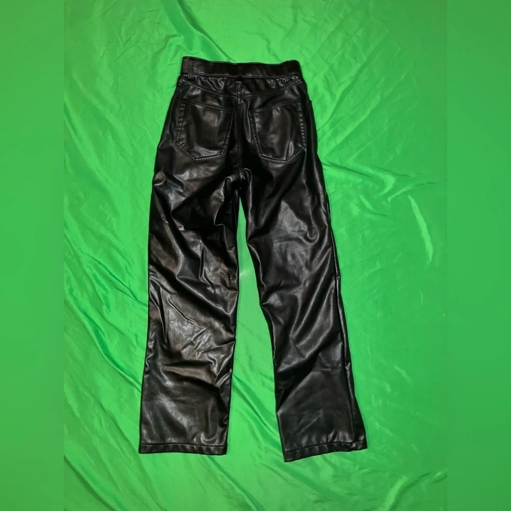Abercrombie&Fitch Faux Leather 90s Relaxed Jean Ultra High Rise Pants size 25/0S - Picture 4 of 9